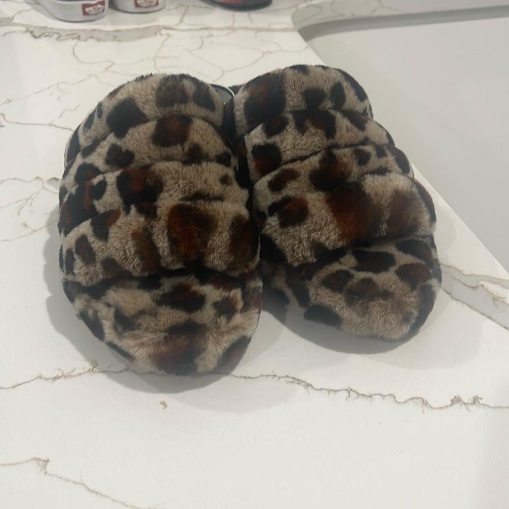 Women’s Ugg size 7